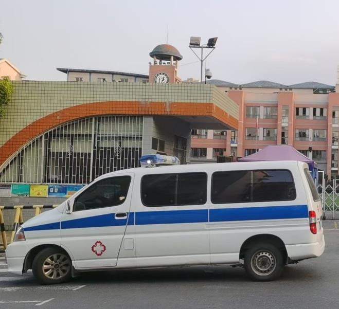 美兰救护车出租护送骨折病人一公里多少钱